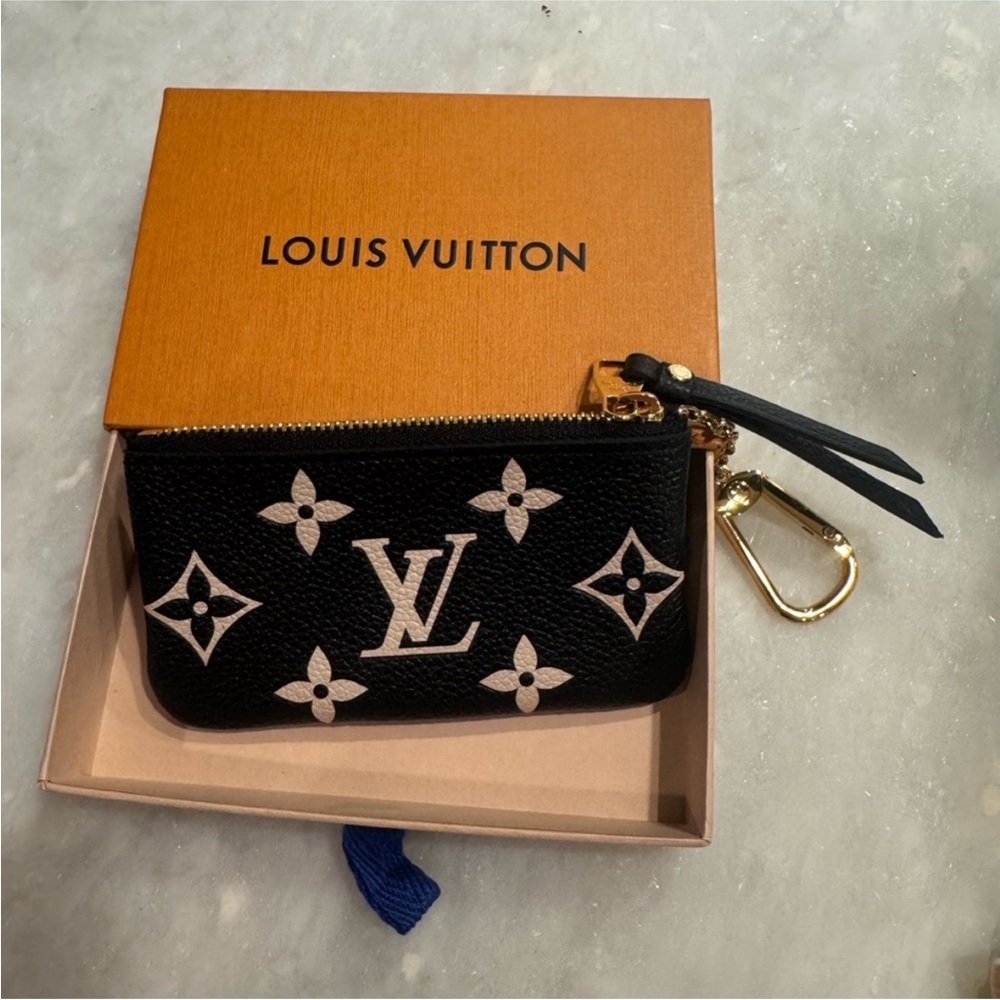 Authentic Louis Vuitton Key Pouch Cles Bicolor Empreinte Monogram Leather - Picture 3 of 10